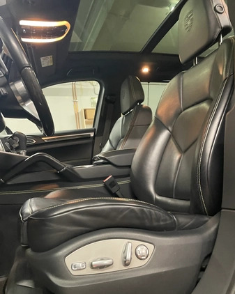 Porsche Cayenne cena 207870 przebieg: 102000, rok produkcji 2016 z Kraków małe 92